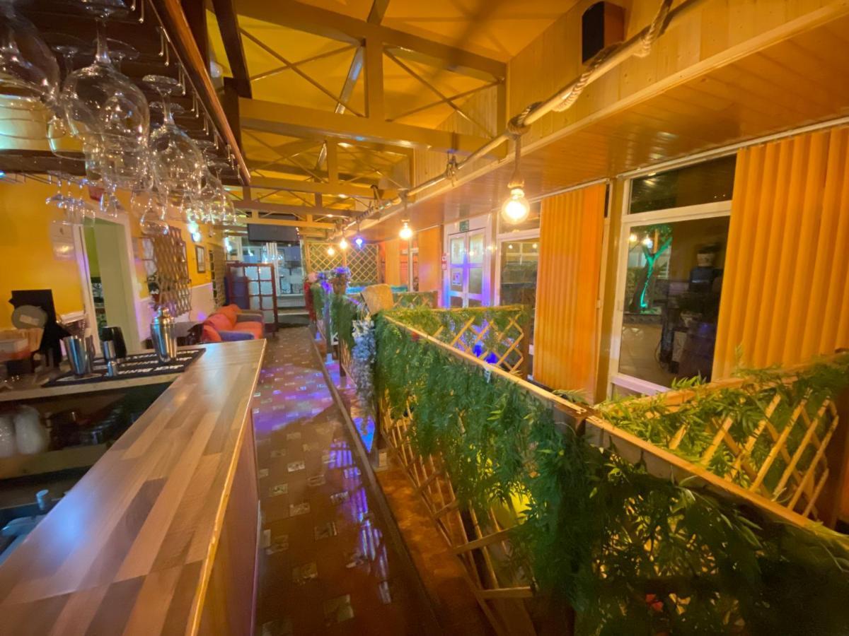 Hostal Avenida Andalucia - Solo Adultos Sevilla Exteriér fotografie