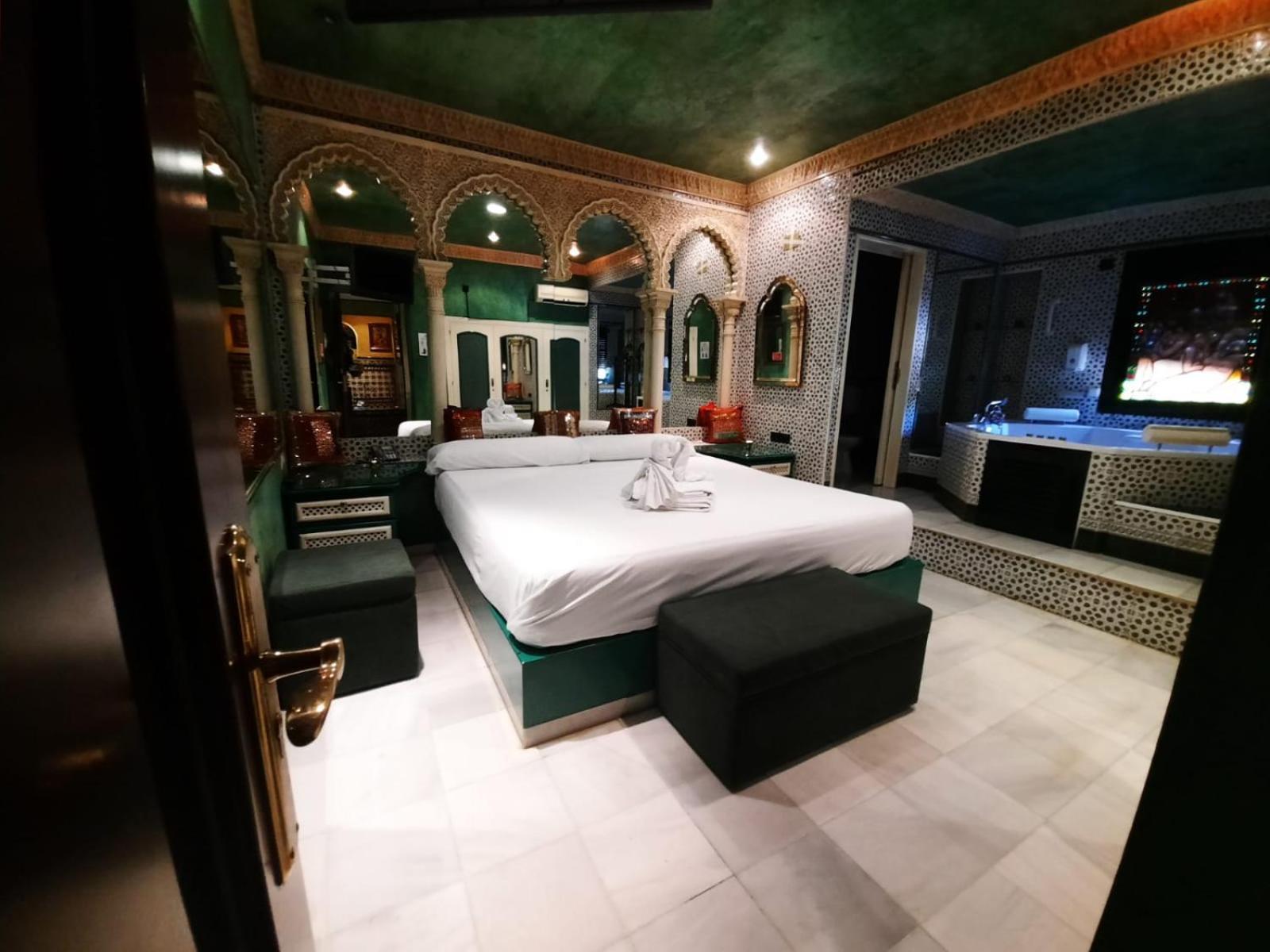 Hostal Avenida Andalucia - Solo Adultos Sevilla Exteriér fotografie